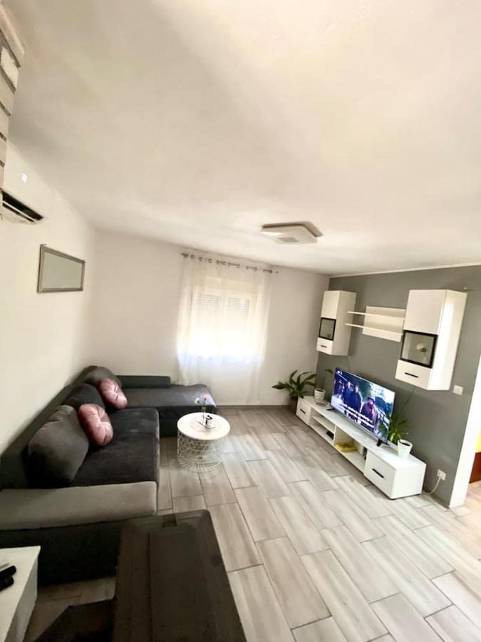 Apartmán Dama Kaštela Exteriér fotografie