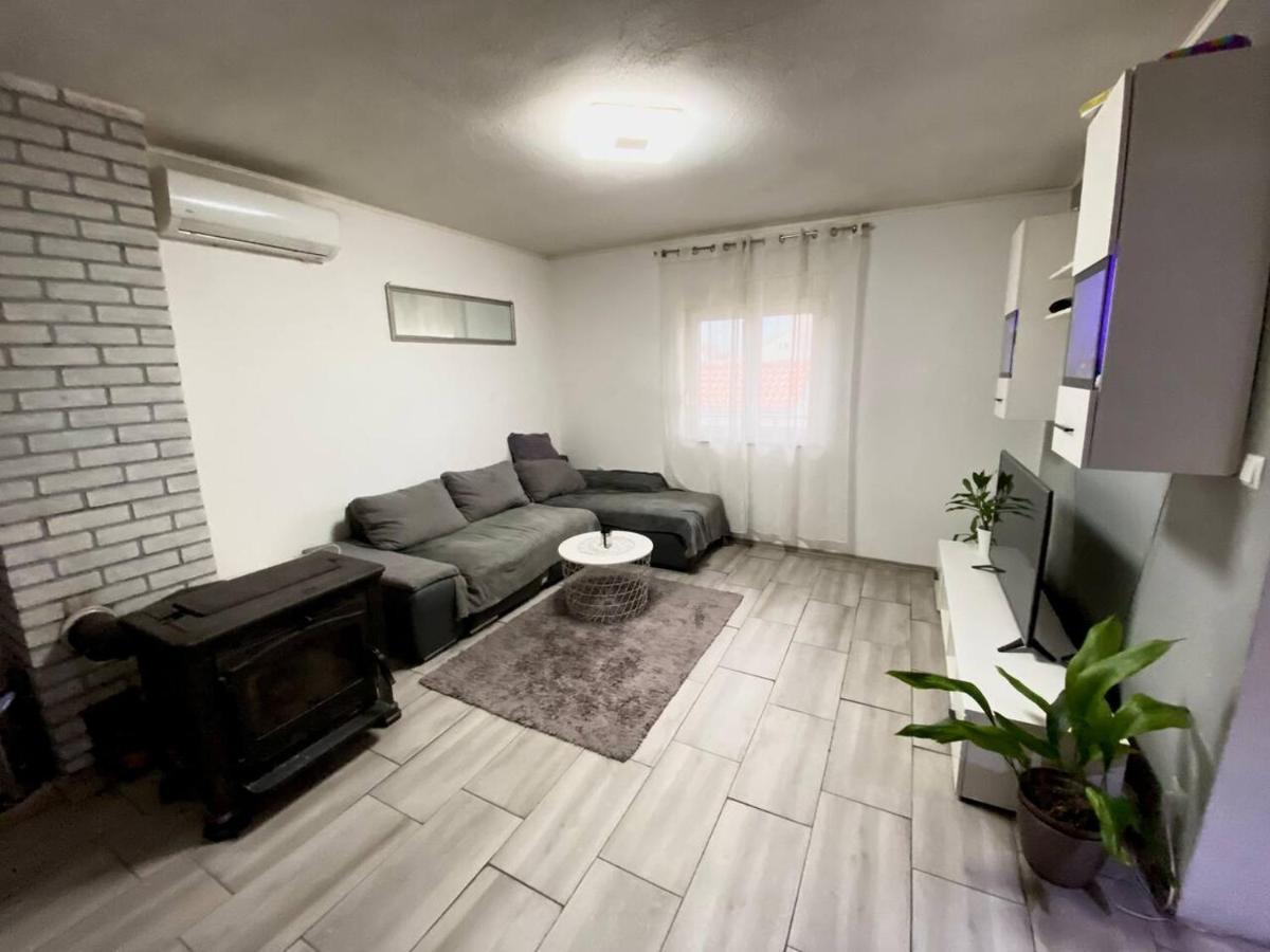 Apartmán Dama Kaštela Exteriér fotografie